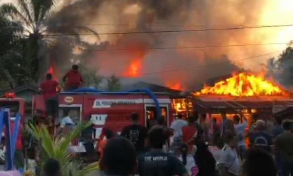 Tiga Unit Rumah Berkonstruksi Kayu Terbakar, Dua Ludes Total Satu Rusak Berat