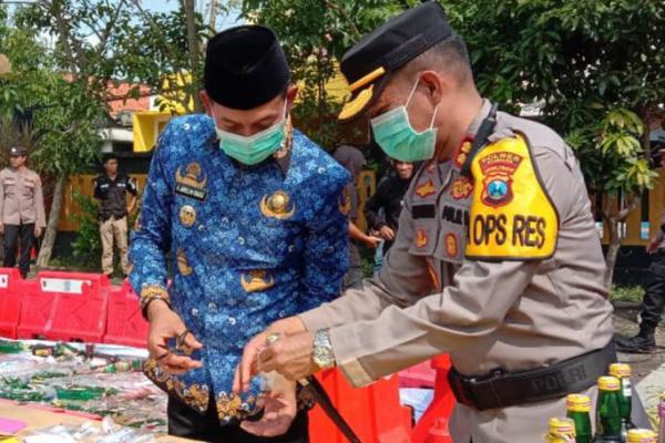 Polres Sampang Musnahkan Barang Bukti Hasil Operasi Pekat