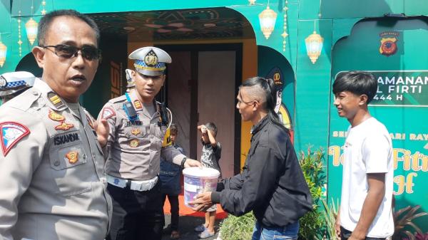 Apresiasi Tim Ganjal Ban Jalur Gentong, Polres Tasikmalaya Kota Berikan Paket Sembako