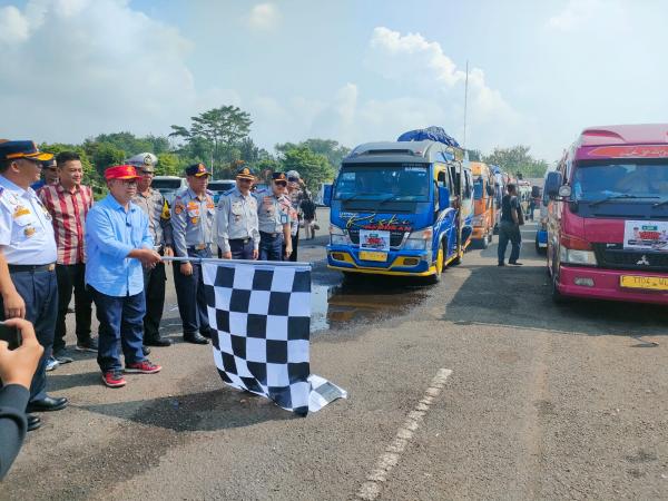 Bupati Herman Suherman Lepas Ratusan Pemudik Gratis Tujuan Cianjur Selatan