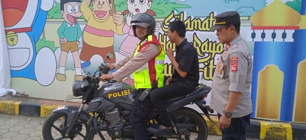 Tertinggal di Rest Area Tol Cipali Subang, Bocah 13 Tahun Diantar Polisi