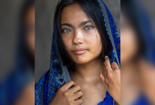 Wow! Gadis Bermata Biru Berkulit Coklat asal Jawa Barat Jadi Model Fotografer Prancis