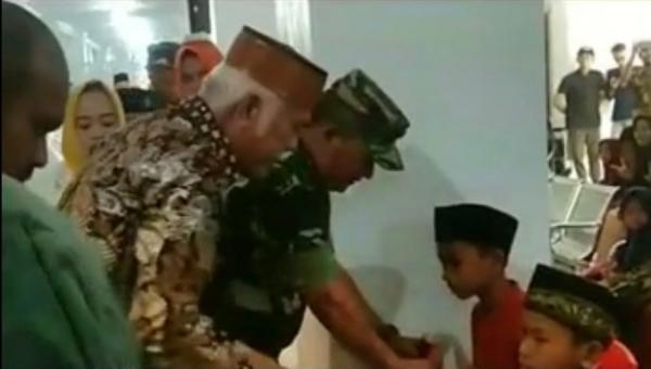 Pangdam Mayjen TNI Daniel Santuni Ratusan Anak Yatim Piatu di Batubara