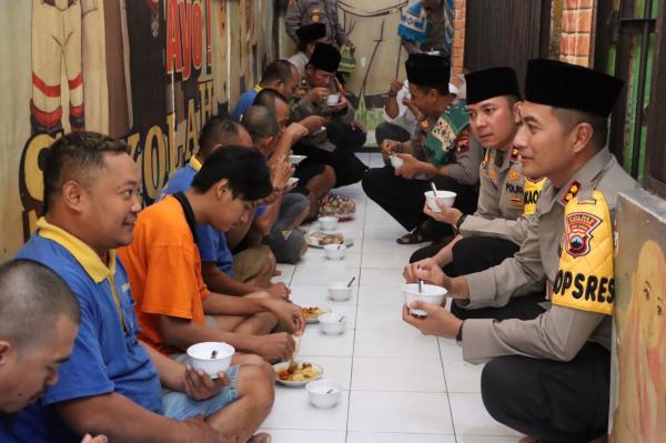 Diajak Makan Bersama Kapolres Saat Idul Fitri, Ini Kata Tahanan Mapolres Grobogan