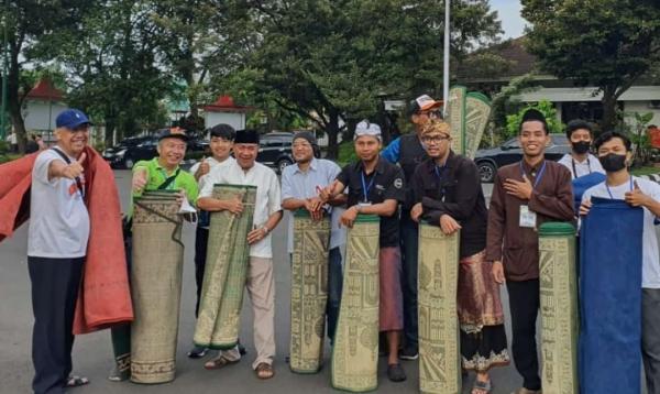 Umat Non Muslim Ikut Bantu Panitia Salat Id di Banyumas, Wabup: Indahnya Toleransi