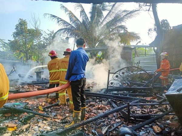 Ditinggal Salat Idul Fitri, Rumah dan Emas Milik Warga Penawangan Grobogan Terbakar