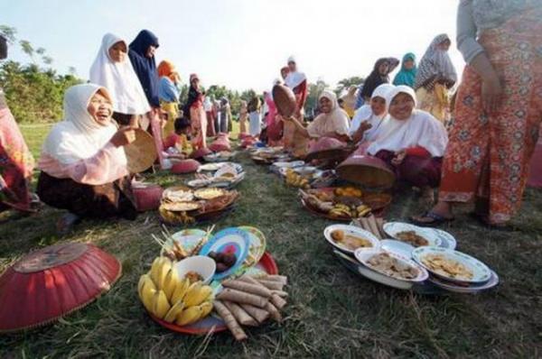 7 Tradisi Lebaran Idul Fitri di Indonesia yang Khas, Gimana Tempatmu?
