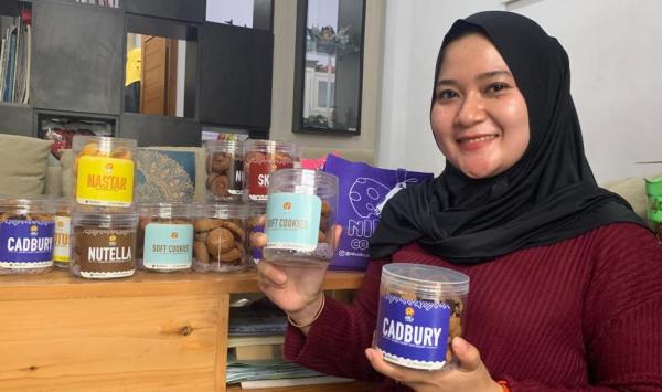 Kisah Satpol PP Cantik Sukses Bisnis Soft Cookies
