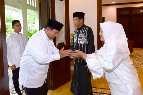 Momen Lebaran, Prabowo Subianto Tamu Pertama Bersilahturahmi dengan Keluarga Besar Presiden Jokowi