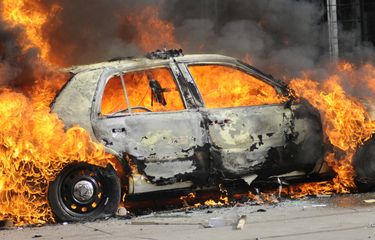 Tabrak Pohon Mobil Hangus Terbakar di Ponorogo, Sopir Siswa SMA Terluka Parah usai Selamatkan Diri