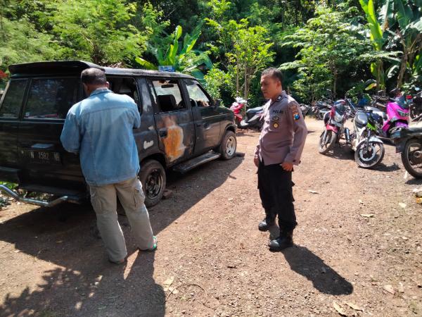Mobil Milik Staf Desa di Probolinggo Dibakar Orang Tak Dikenal