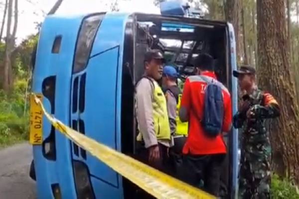 Astaga, Bus Rombongan Lebaran Terguling di Magelang, 1 Tewas dan 8 Terluka