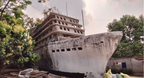Wow! Petani Ini Bangun Rumah Mirip Kapal Titanic selama 13 Tahun, Begini Penampakannya