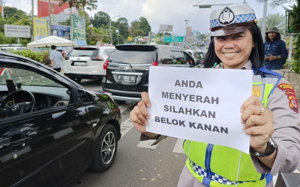 Jalur Menuju Puncak Bogor Macet Parah, Banyak Pengendara Menyerah