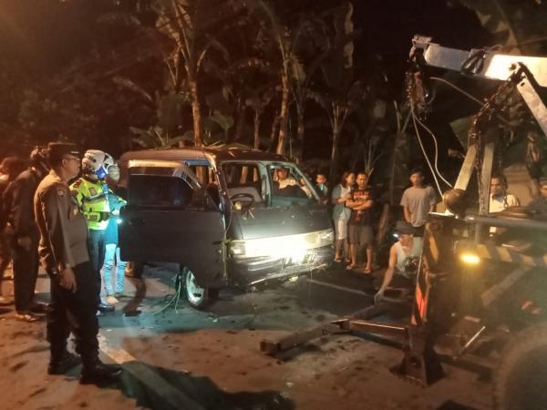 Gara-gara Sopir Ngantuk, Mobil Nyelonong ke Kebun Warga di Purbalingga