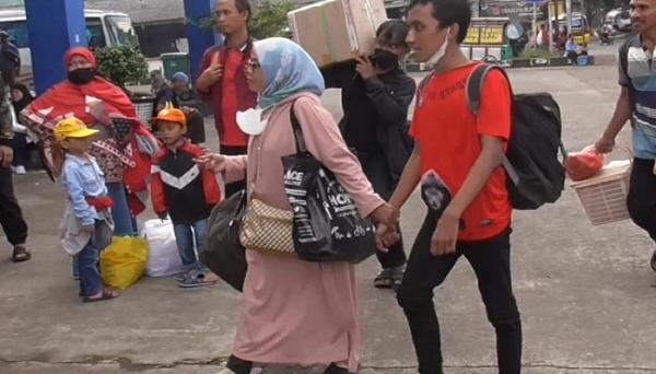 Arus Balik Lebaran Lonjakan Penumpang Di Terminal Ciakar Sumedang