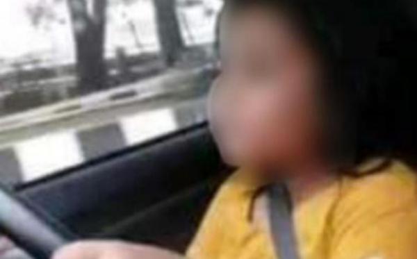Viral Bocil Belajar Menyetir Mobil di Jalan Raya, Ini Kata Polisi