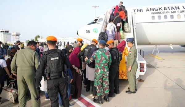 TNI AU Evakuasi 110 WNI yang Terjebak Perang Saudara di Sudan