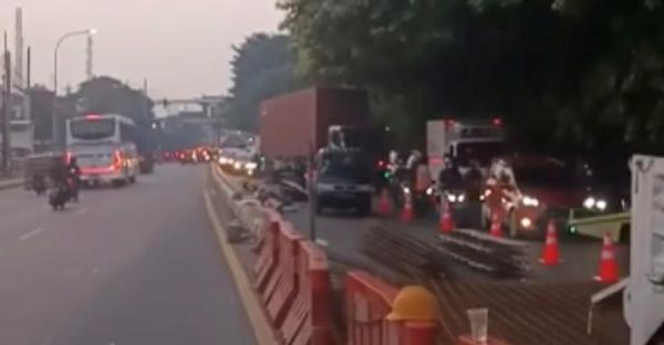 Macet Parah di Jalan Raya Bekasi, Imbas Perbaikan Perbaikan Jalan