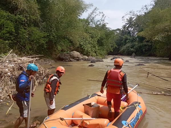 Tim SAR Hentikan Pencarian Biker Terjun ke Sungai Cipetir, Keluarga Berharap Ada Keajaiban
