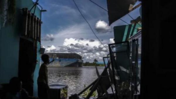 Viral! Ditabrak Kapal Tongkang Pemilik Rumah Minta Ganti Rugi Rp800 Juta