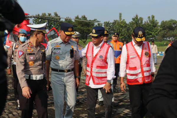 Menhub Pantau Arus Balik di Tol Japek Mendarat di Helipad Pos Pantau Cikopo