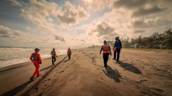 Tim SAR Gabungan Lanjutkan Pencarian 1 Wisatawan yang Hilang di Pantai Selatan Kebumen
