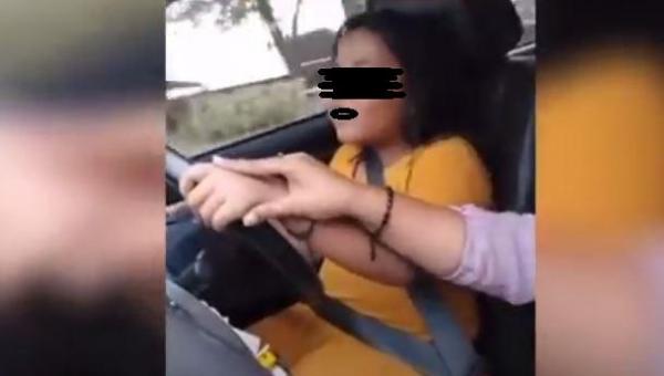Astaga, Ibunya Ngaku Teman Polisi  Bocah  8 Tahun Ini  Nyetir Mobil di Jalan Raya Samarinda