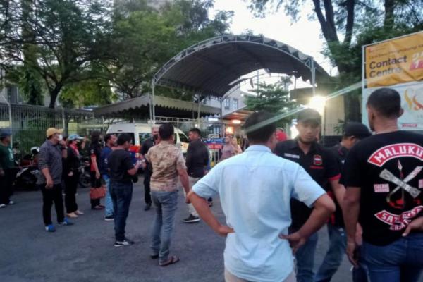 Advokat Meninggal, Masa Maluku Satu Rasa Serbu Rumah Sakit Premier Surabaya