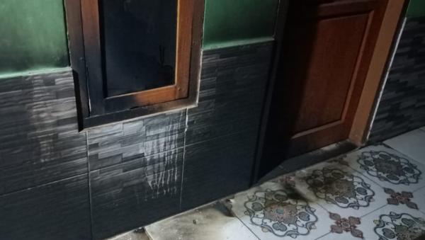 Orang Tak Dikenal Coba Bakar Rumah Dadang Buaya, Meja Makan dan Gorden Hangus Terbakar