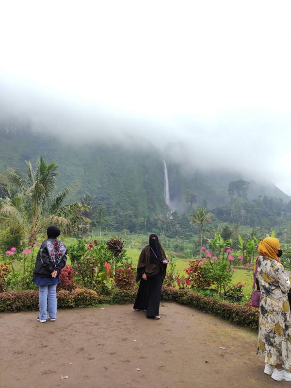 Miris! Halaman Rumah Abah Jajang View Curug Citambur Rusak setelah Viral, Ini Penyebabnya