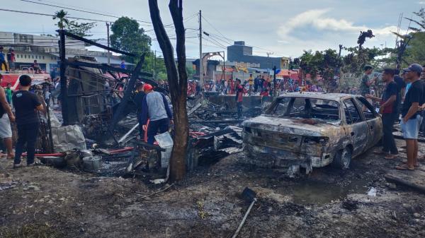 Bengkel Serta Kios  BBM Eceran Ludes di Lahap Api, Satu Korban Luka dan 7 Kendaraan Hangus