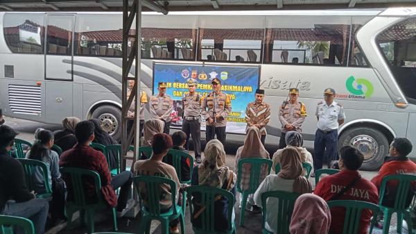 Balik Gratis 2023, Polres Tasikmalaya Berangkatkan 120 Warga Kembali ke Perantauan di Jakarta