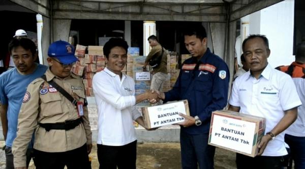 Respon Cepat  PT. Antam Pongkor Gelontorkan Bantuan pada Para Korban Banjir Bandang Leuwisadeng