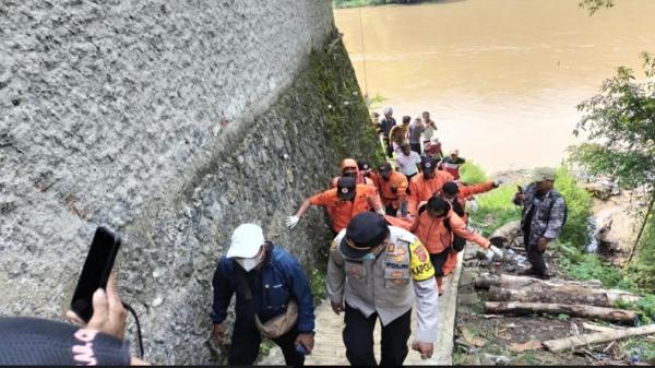 Ibu dan Anak Warga Kadupandak Cianjur yang Tenggelam di Sungai Cibuni, Ditemukan Tewas 