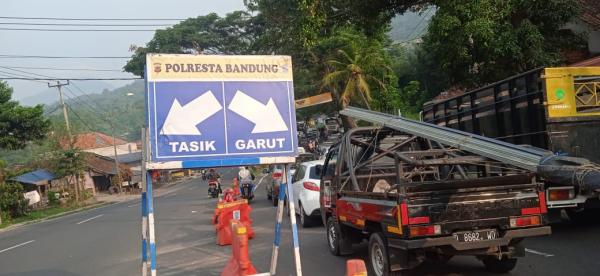 Arus Lalin ke Garut Via Kadungora Padat di Cagak Nagreg