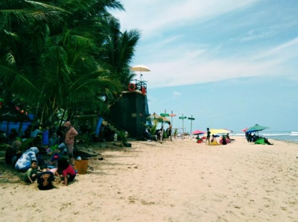 Objek Wisata Pantai Kelapa Warna yang Nyaman Jadi Pilihan Pengunjung