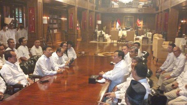 Berjiwa Nasional, Wiranto Serahkan Eks Kader Hanura ke Gerindra