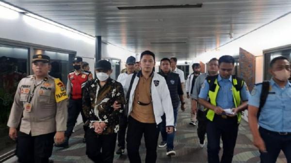 Penampakan AP Hasanuddin Tiba di Jakarta, Langsung Digiring ke Mabes Polri