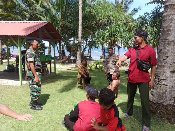 TNI Polri Kaur Selatan Sambang Pengunjung di Sejumlah Objek Wisata