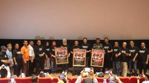 Keseruan Hari Buruh di Karawang Ditutup Nonton Bareng 'Film Nasib Mu Asep'