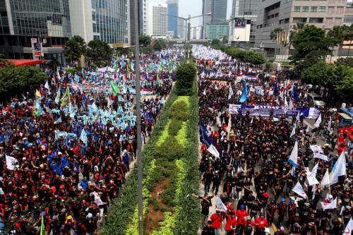 Ratusan Ribu Buruh Akan Kepung Istana Negara dan Gedung MK Dalam Peringatan May Day Hari Ini!