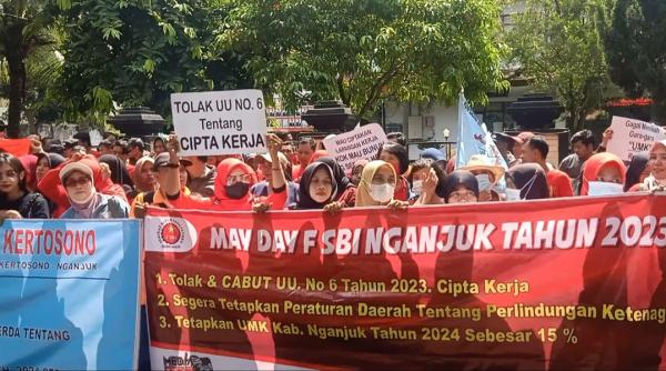 May Day 2023, Ratusan Buruh Geruduk DPRD Kabupaten Nganjuk