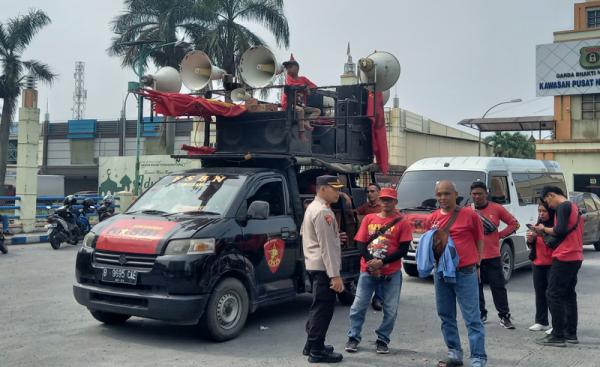 1.000 Buruh dari Tangerang Raya Berkumpul di Pusat Niaga Daan Mogot, Bergerak Menuju Patung Kuda Jak