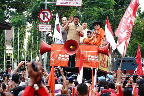 Naik Ojek Online, Gubernur Sumsel Temui Buruh pada Aksi May Day di Palembang