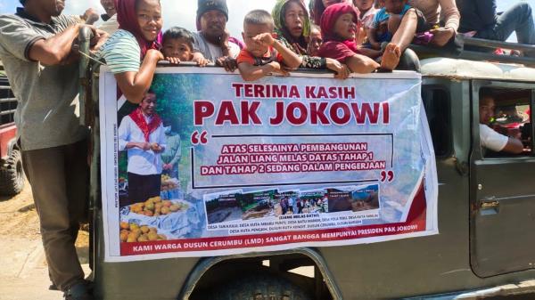 Warga LMD Gelar Pawai dan Bangun Monumen Jokowi