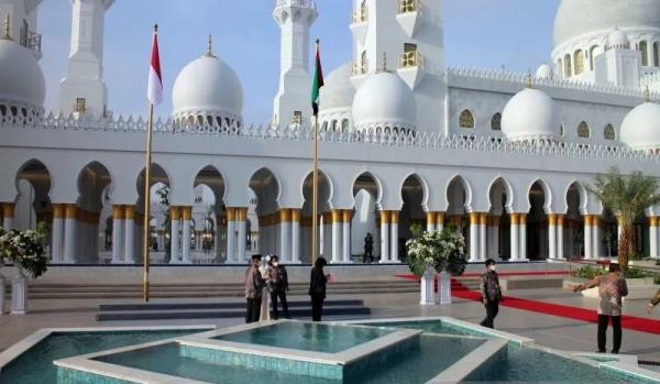 Meresahkan, Parkir Liar di Masjid Sheikh Zayed Solo Ditertibkan