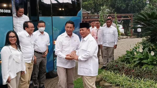 Tampil Mesra Dukung Prabowo di Pilpres 2024, Wiranto: Sekarang Adik Saya Silakan Maju!