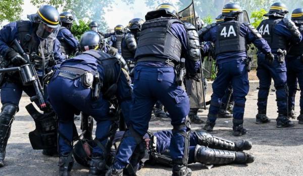 Demo Buruh di Prancis Ricuh, 400 Polisi Luka 540 Orang Ditangkap