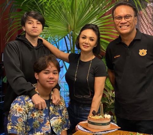 Inilah 7 Artis Menikah Beda Agama Namun Berujung Cerai